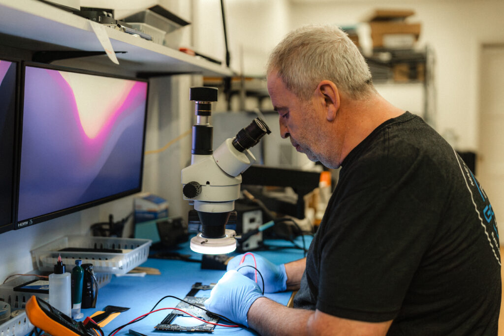 certified apple and pc technician working on an iphone repair in seattle