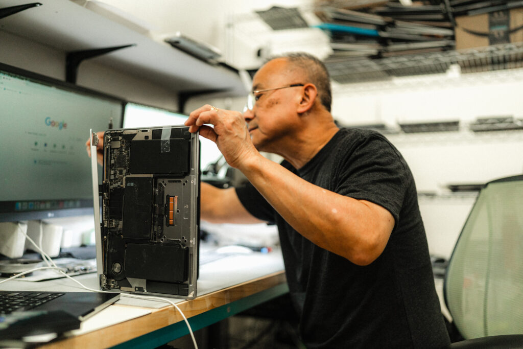 macbook repair screen logic board and data recovery in bellevue